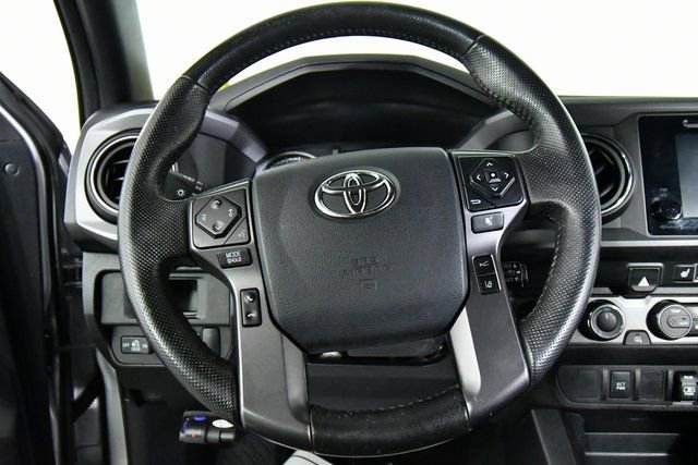 Used 2019 Toyota Tacoma TRD Sport image 2