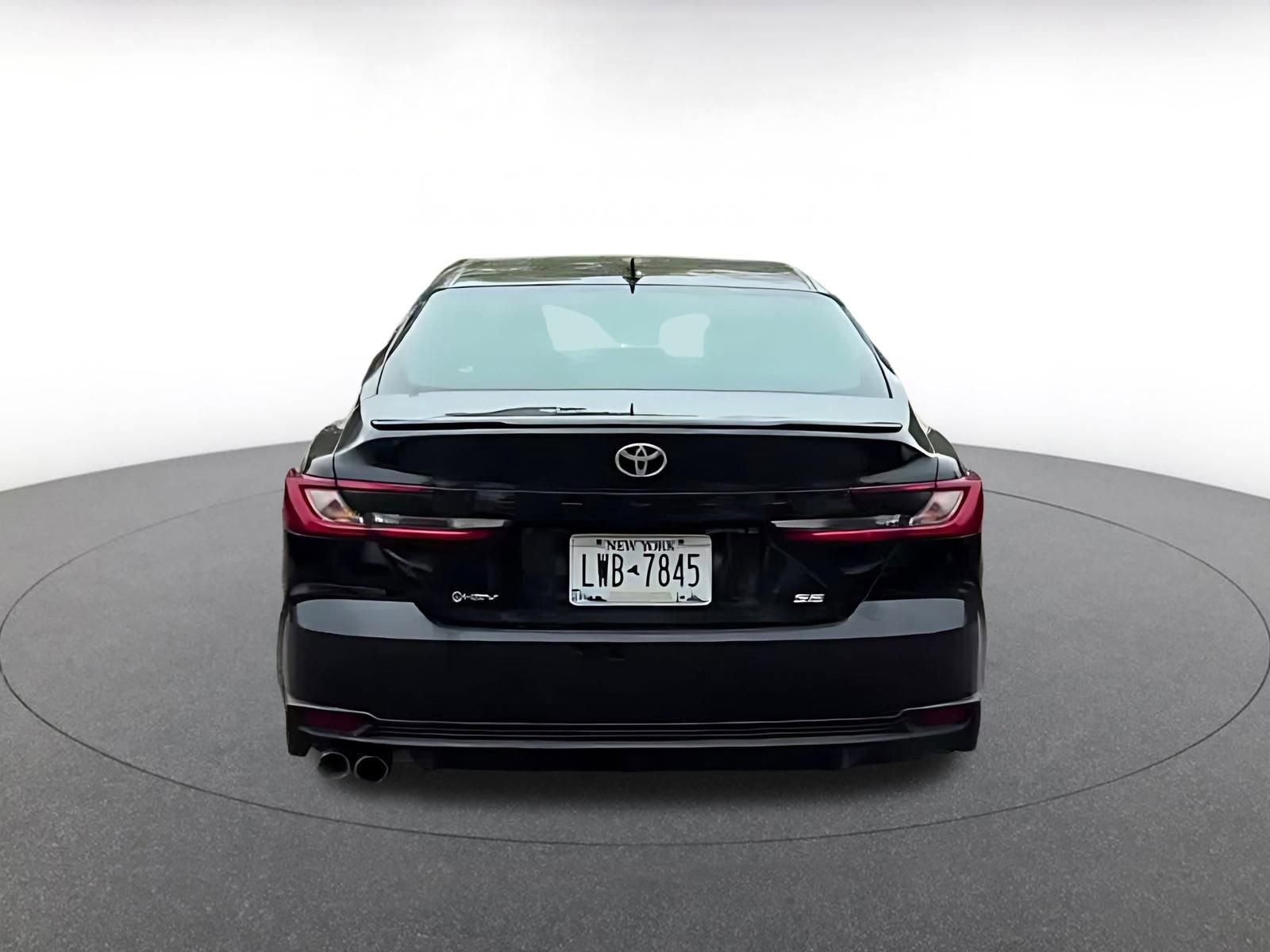 Used 2025 Toyota Camry SE FWD image 12