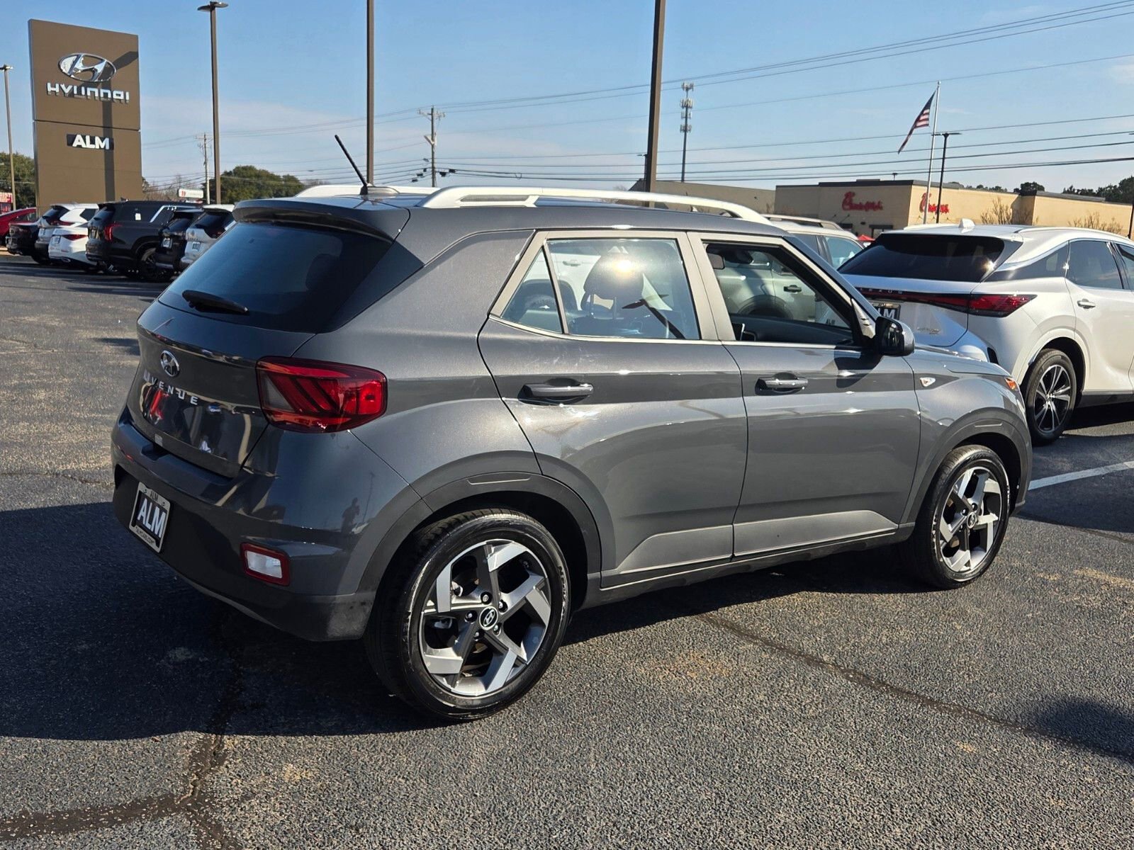 Used 2025 Hyundai Venue SEL image 12