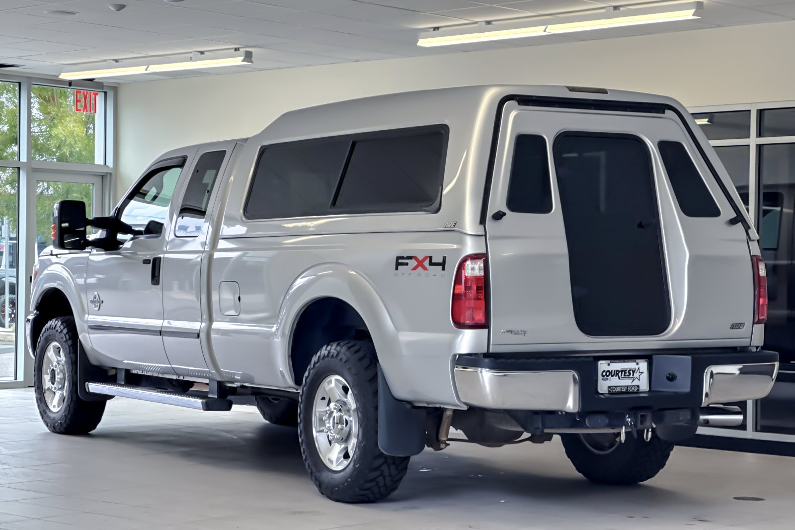 Used 2011 Ford F250 XLT w/ XLT Premium Pkg AWD/4WD image 6