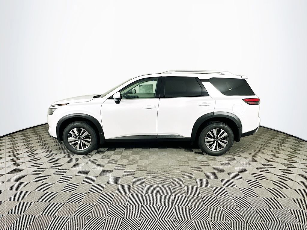 New 2025 Nissan Pathfinder SL w/ Black Appearance Package image 6