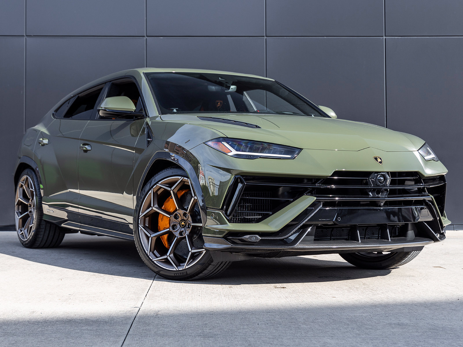 Used 2023 Lamborghini Urus Performante AWD/4WD image 2
