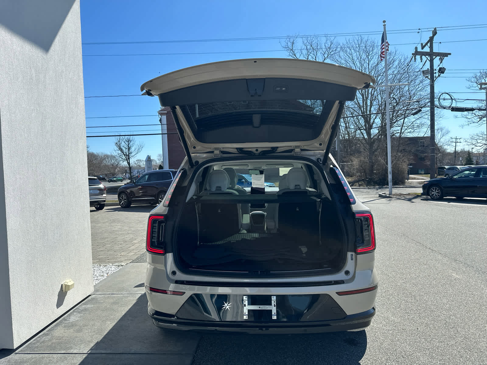 Certified 2025 Volvo EX90 Ultra w/ Protection Package Premier image 12