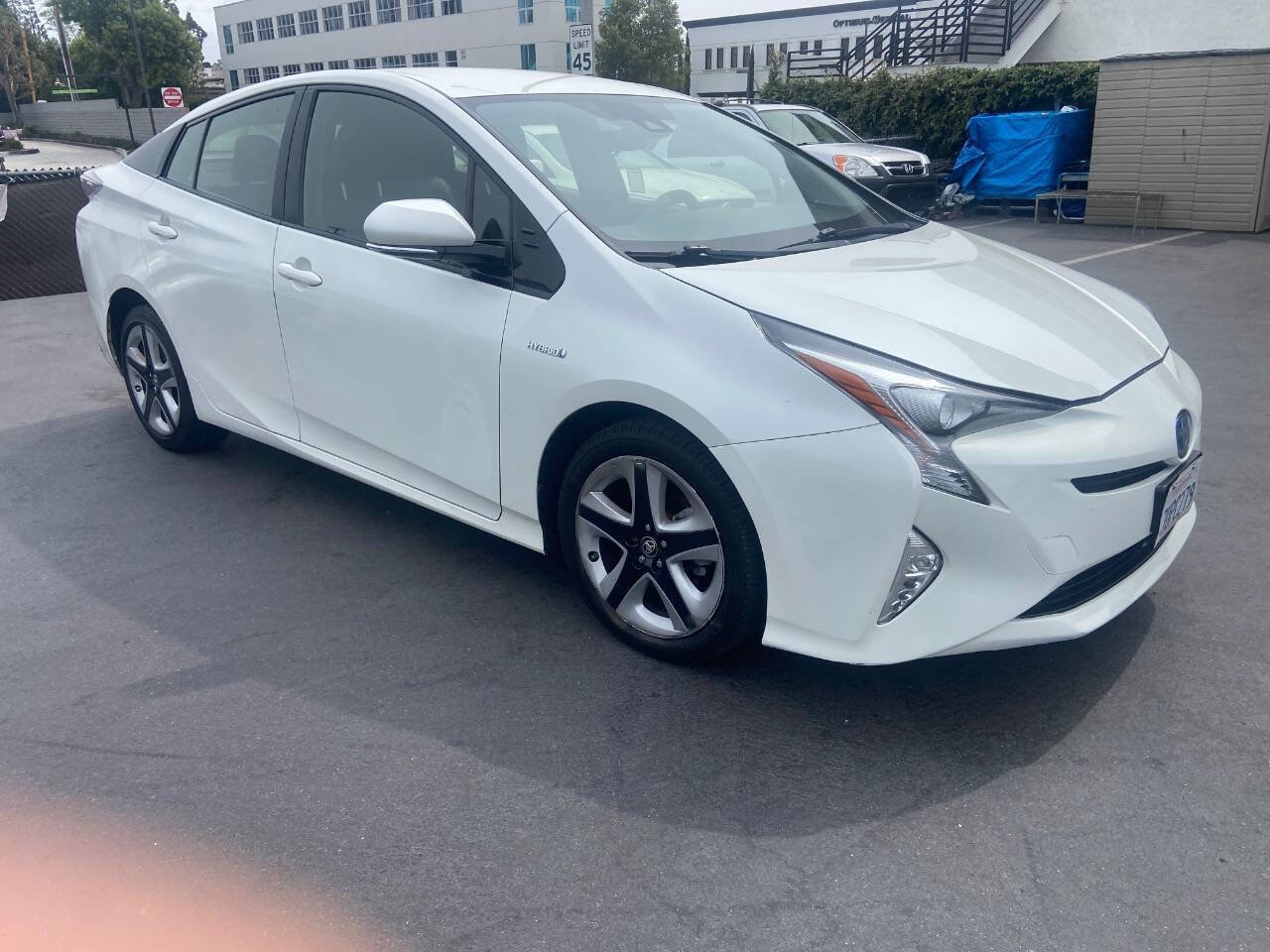 Used 2016 Toyota Prius Three Touring w/ Preferred Accessory Package image 5