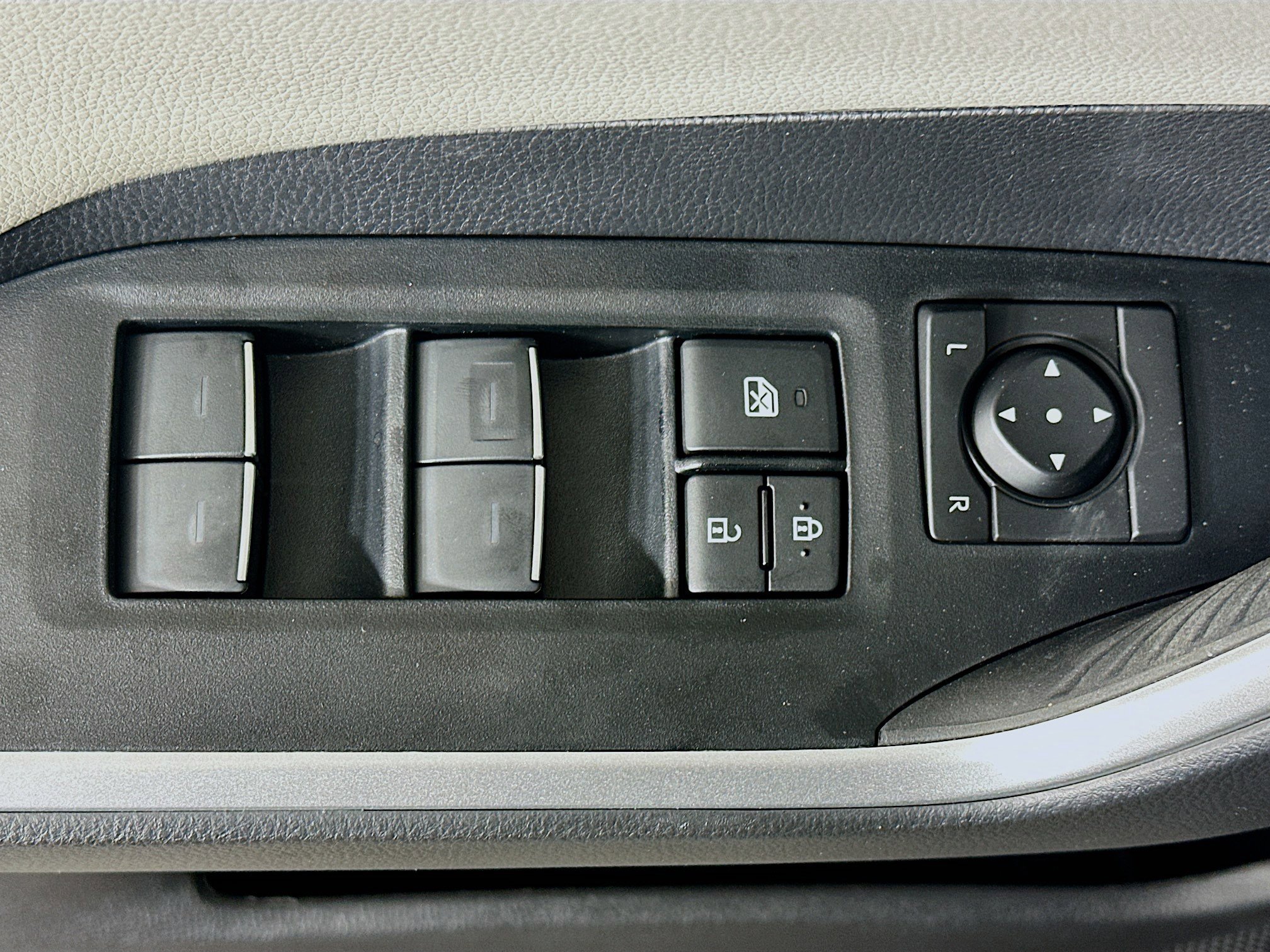 Used 2025 Toyota RAV4 Limited w/ Weather Package FWD image 15