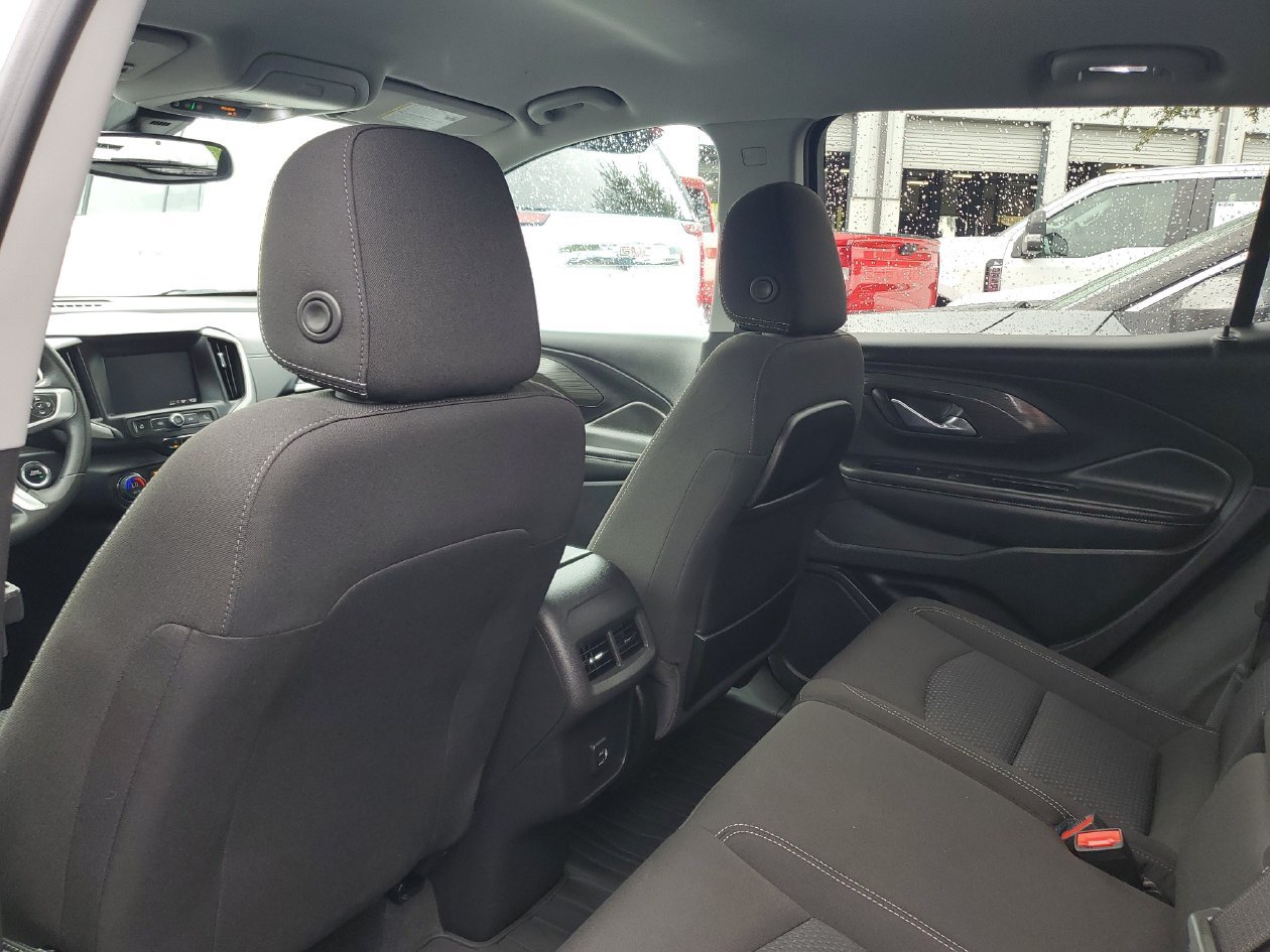 Used 2022 GMC Terrain SLE w/ Driver Convenience Package FWD image 9