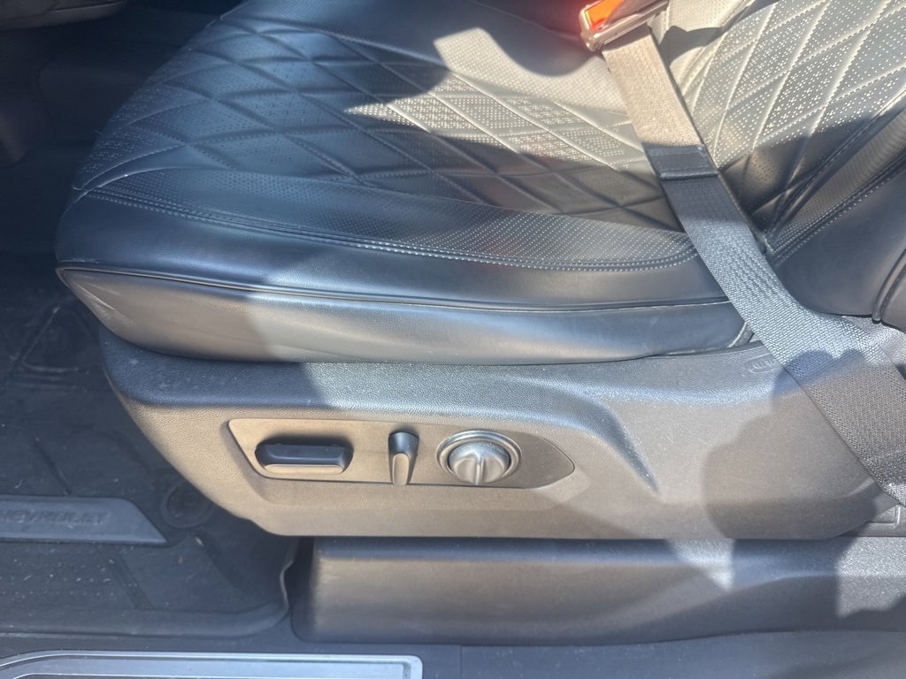 Used 2020 Chevrolet Silverado 1500 LT w/ All-Star Edition image 19