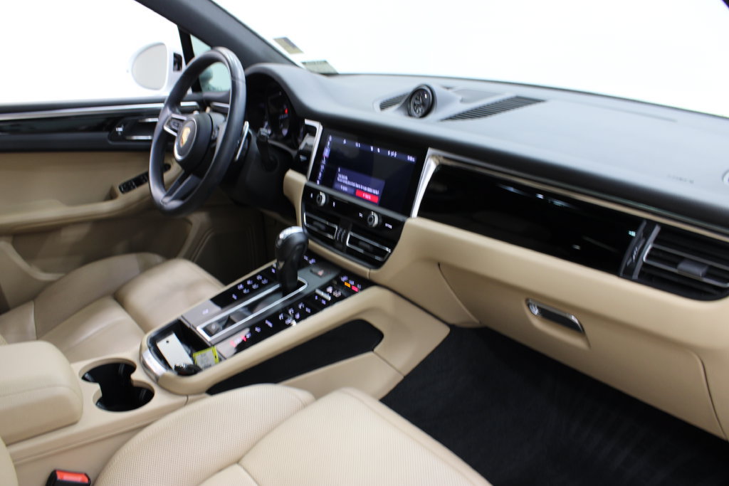 Used 2023 Porsche Macan AWD/4WD image 28