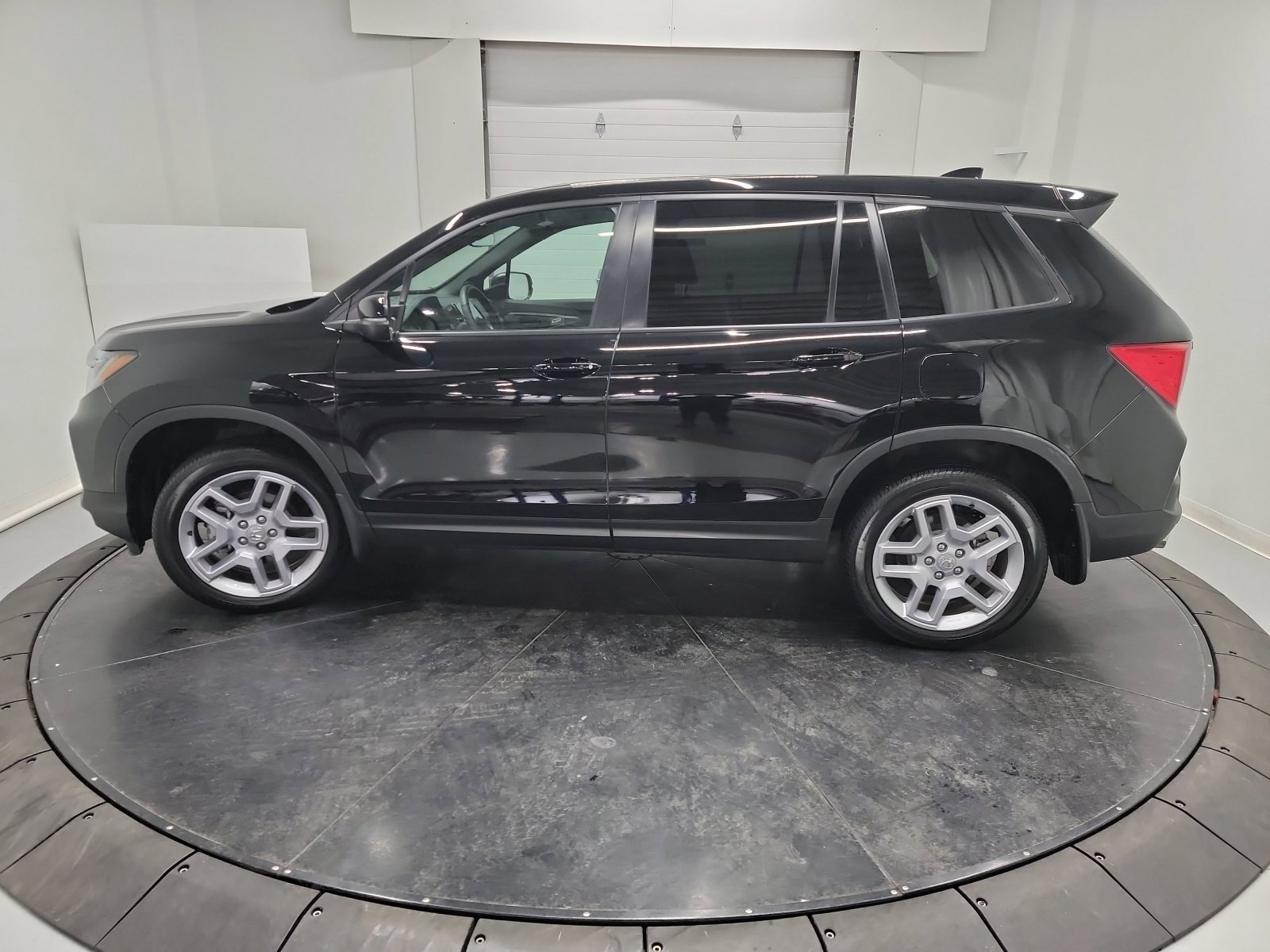 Certified 2025 Honda Passport EX-L image 5