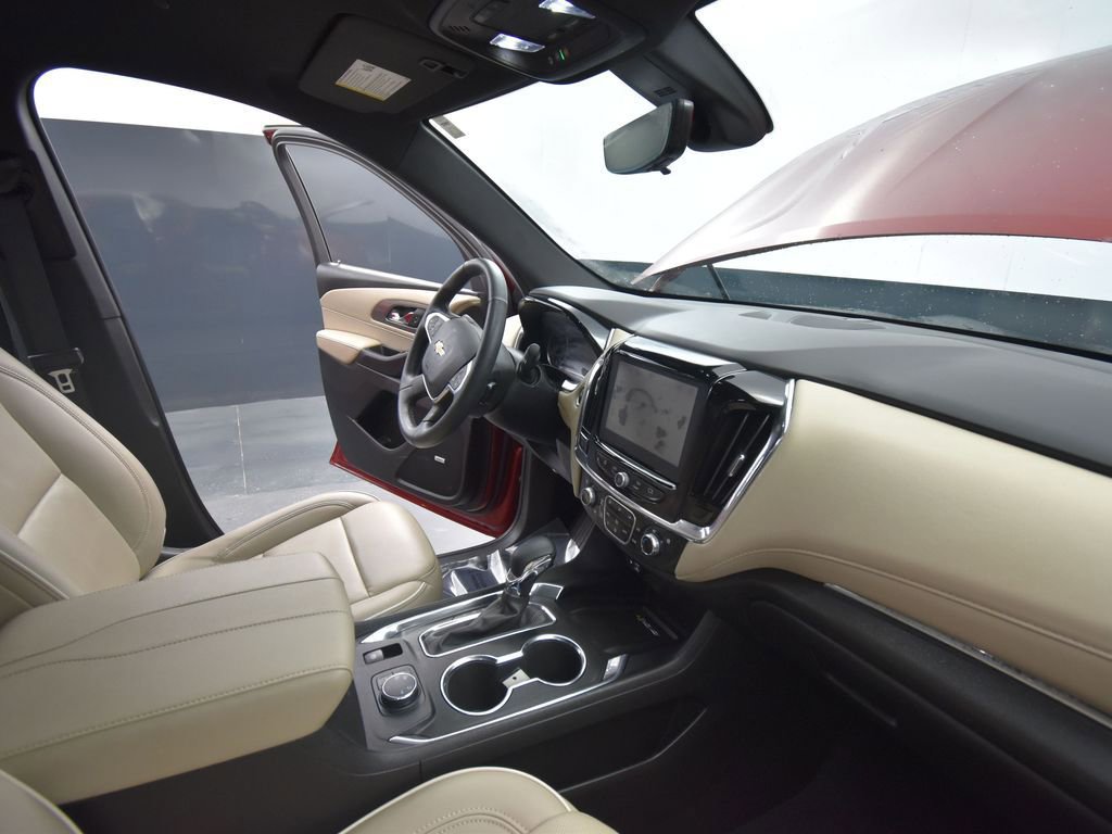 Used 2023 Chevrolet Traverse Premier image 18