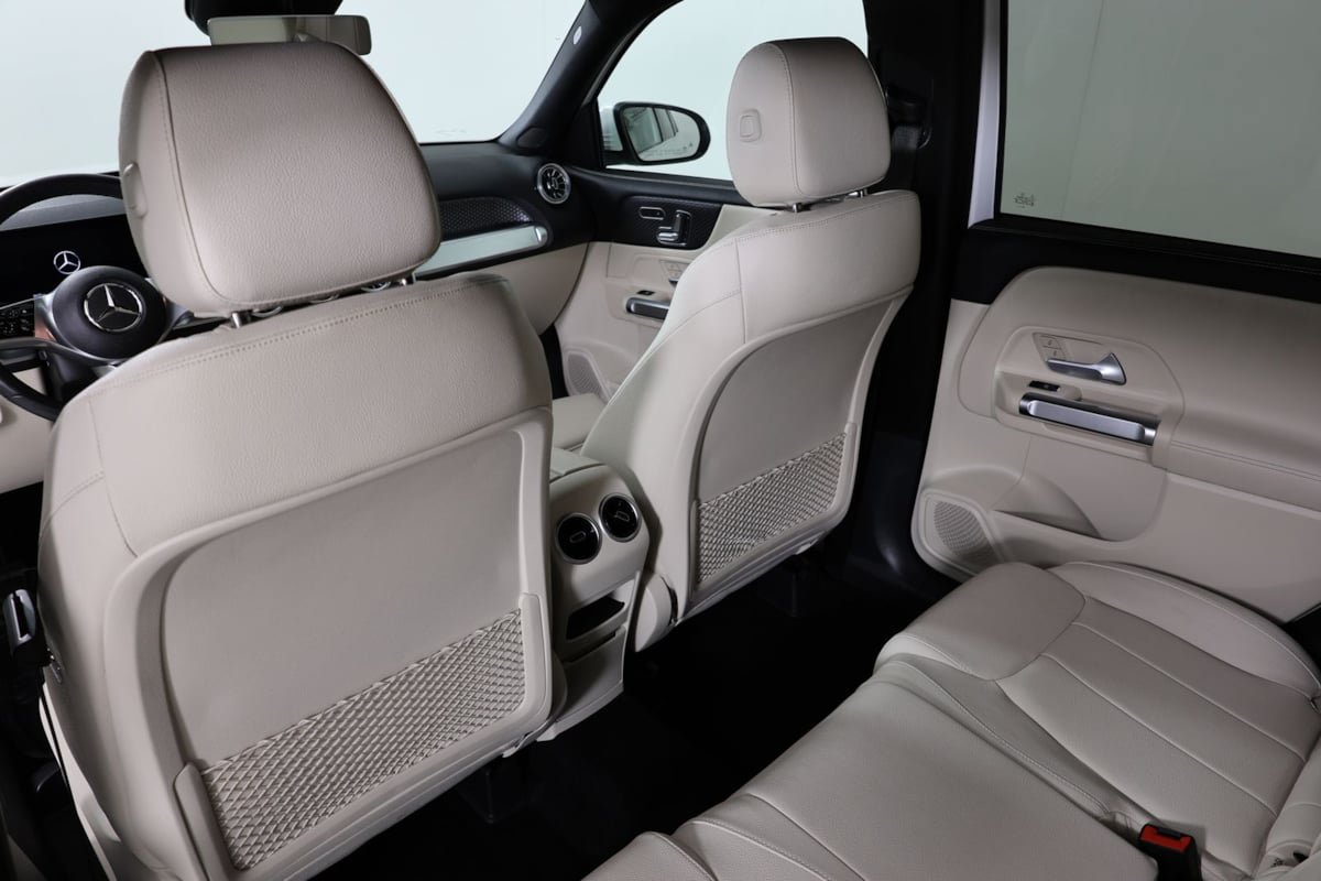 Used 2025 Mercedes-Benz GLB 250 4MATIC image 46