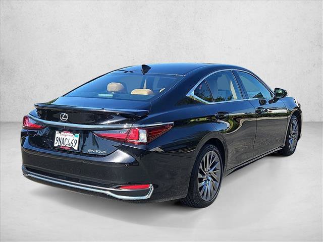 Used 2024 Lexus ES 300h w/ Luxury Package FWD image 5