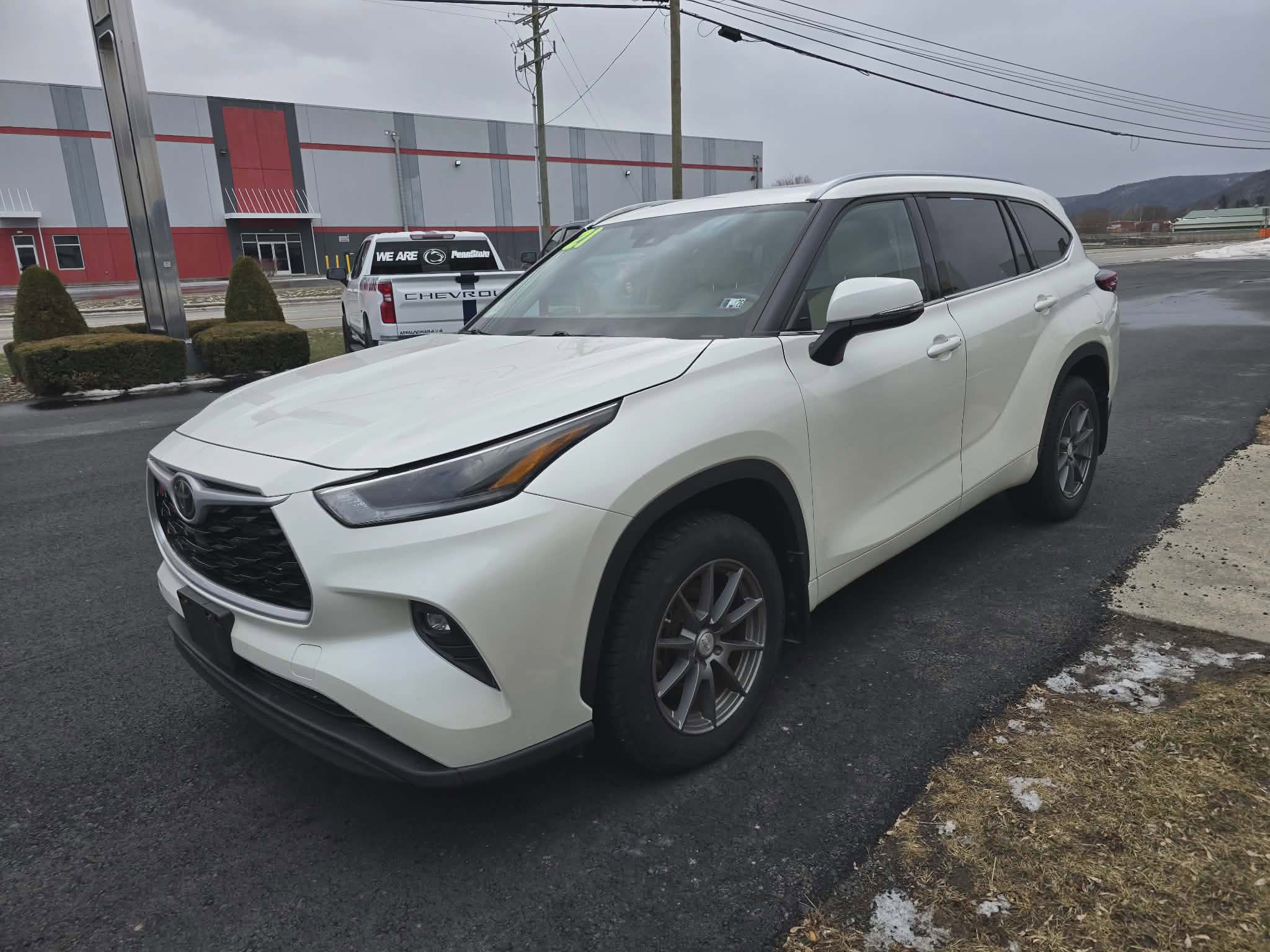 Used 2021 Toyota Highlander XLE image 8