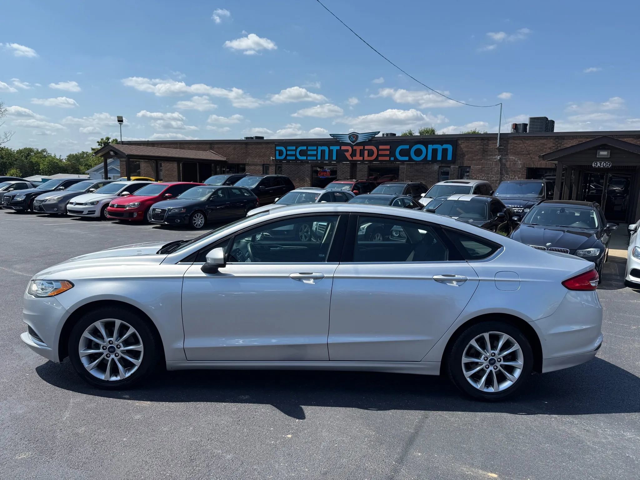 Used 2017 Ford Fusion SE w/ Fusion SE Technology Package image 6