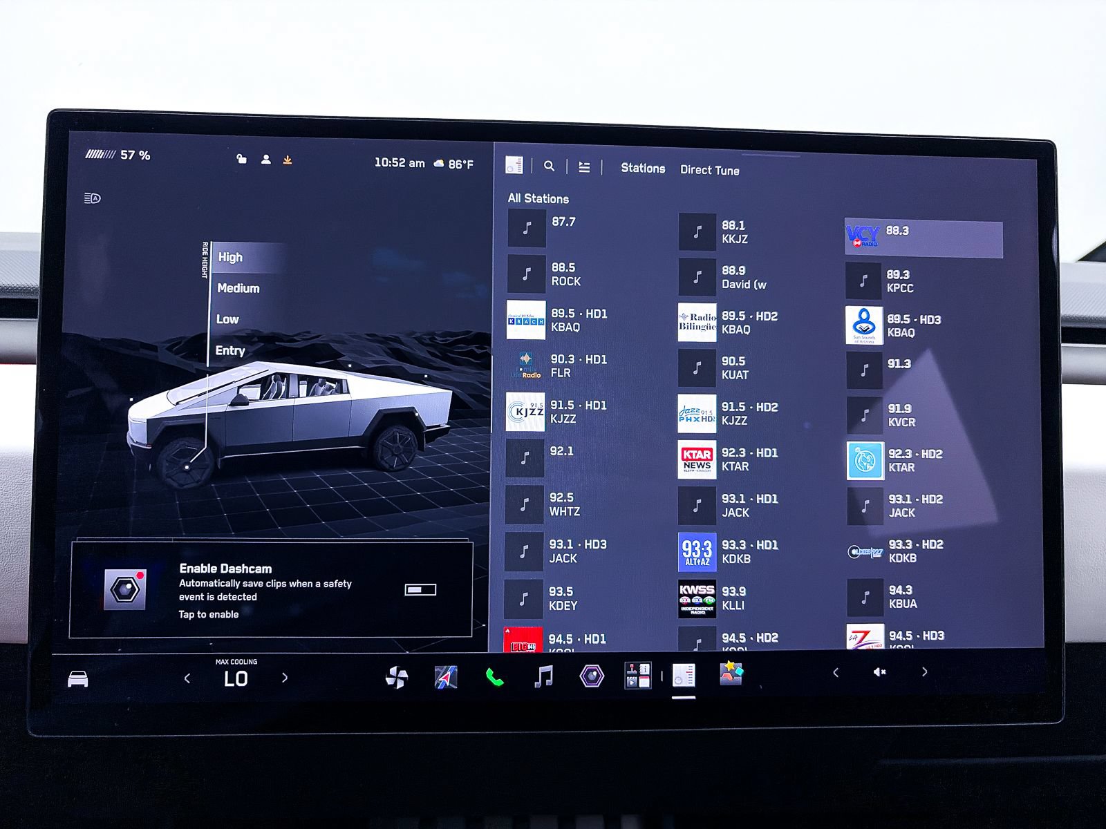 Used 2024 Tesla Cybertruck AWD Crew Cab image 28