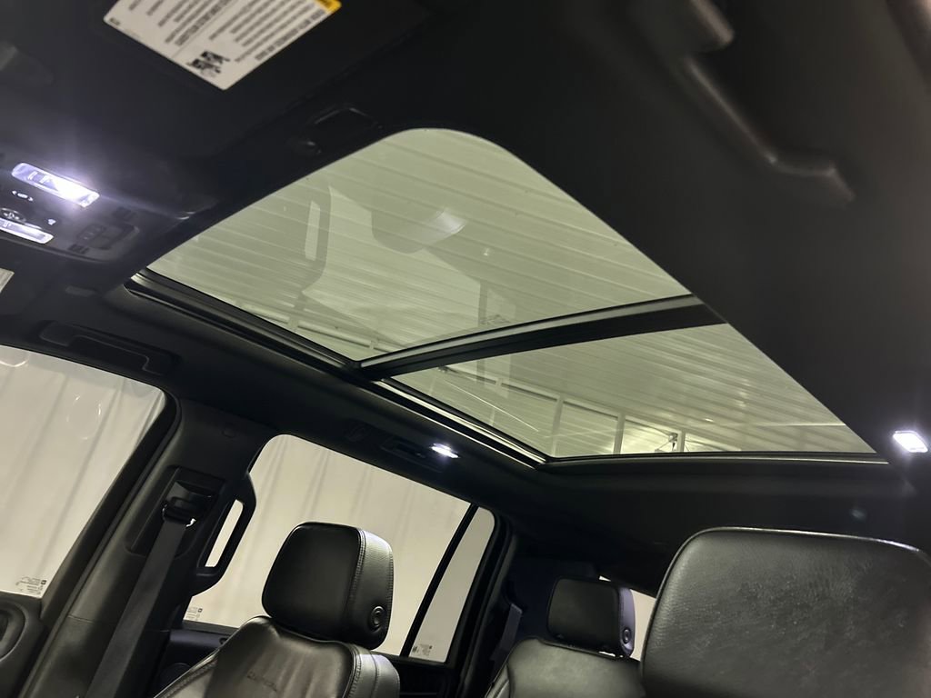 Used 2024 GMC Yukon XL Denali AWD/4WD image 23