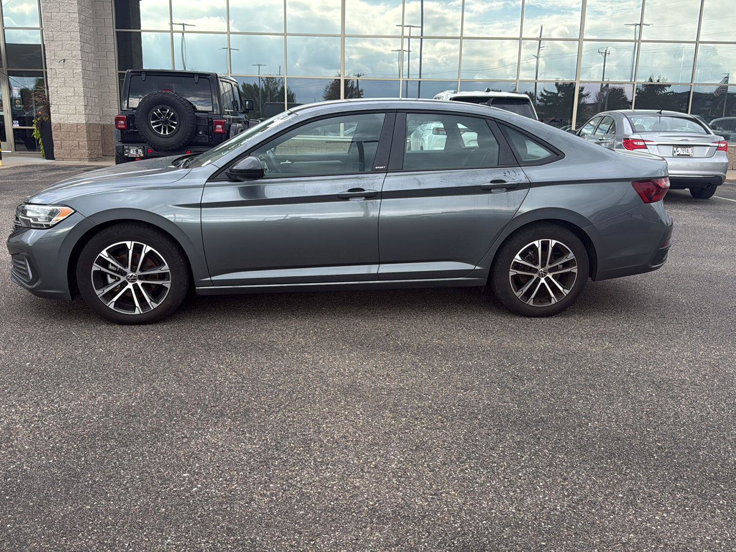 Used 2024 Volkswagen Jetta Sport FWD image 2