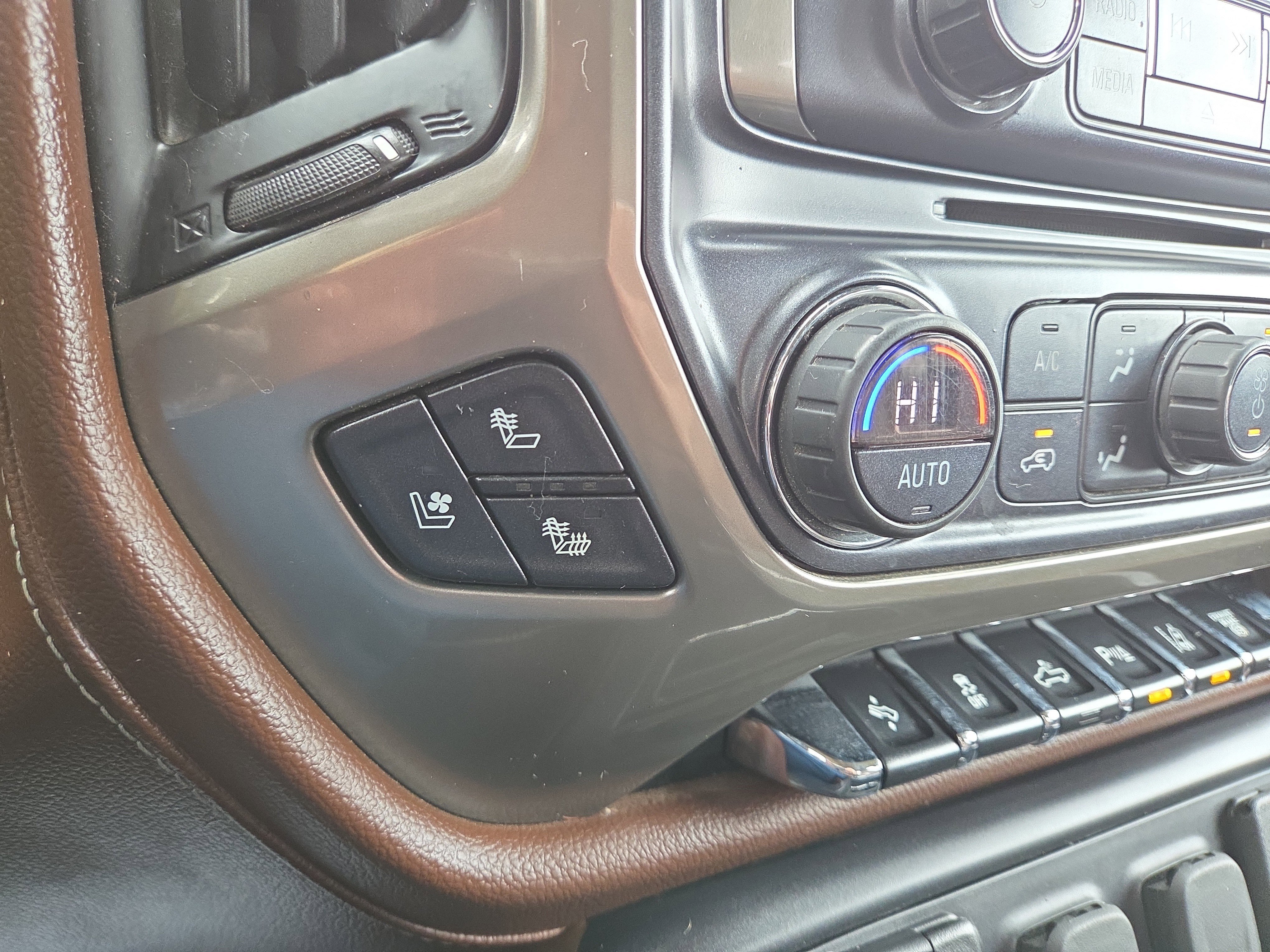 Used 2019 Chevrolet Silverado 3500 High Country w/ Duramax Plus Package image 28