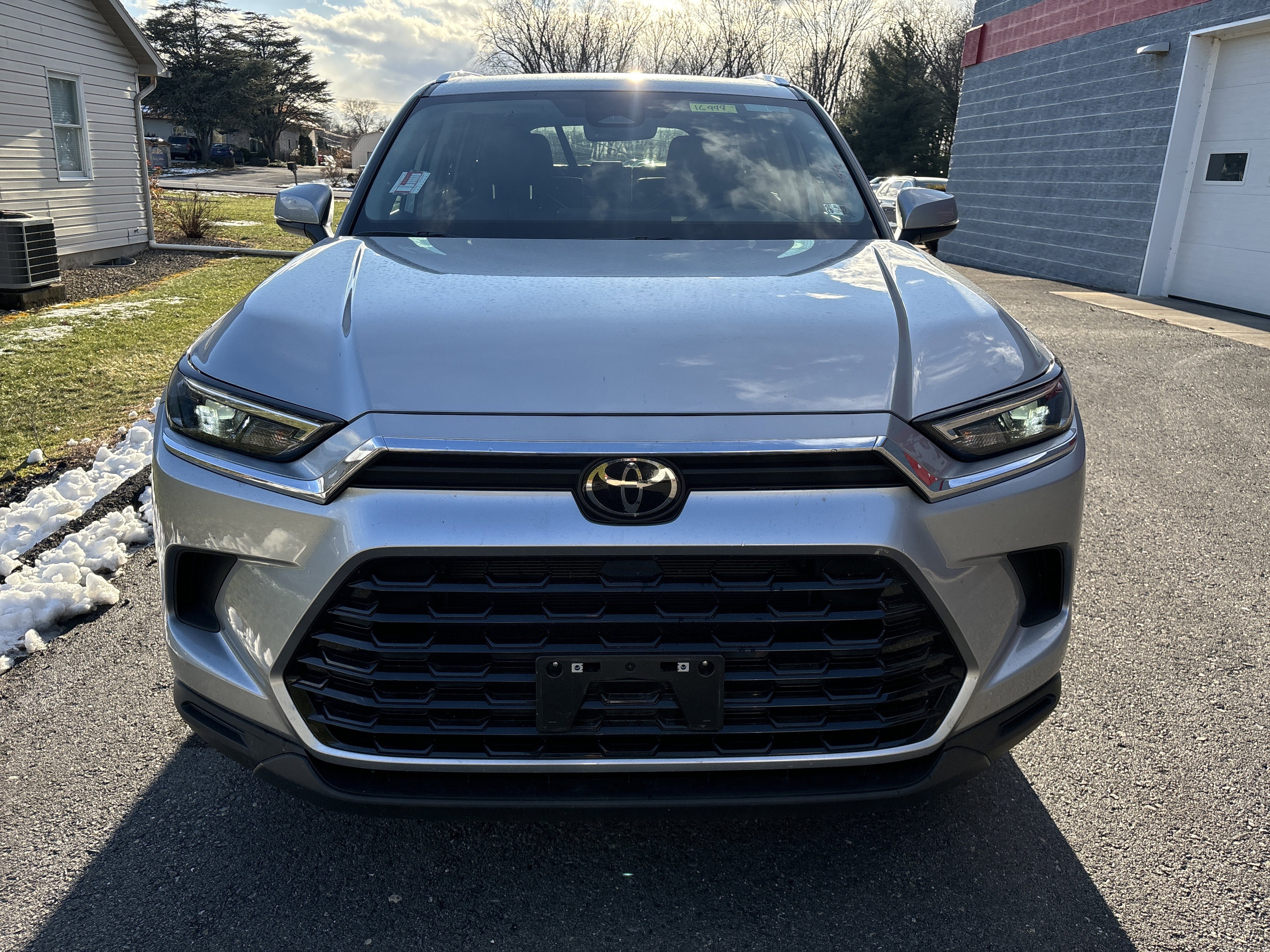 Used 2025 Toyota Grand Highlander AWD image 9