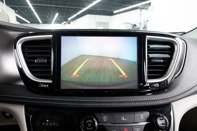 Used 2022 Chrysler Pacifica Touring-L AWD/4WD image 14