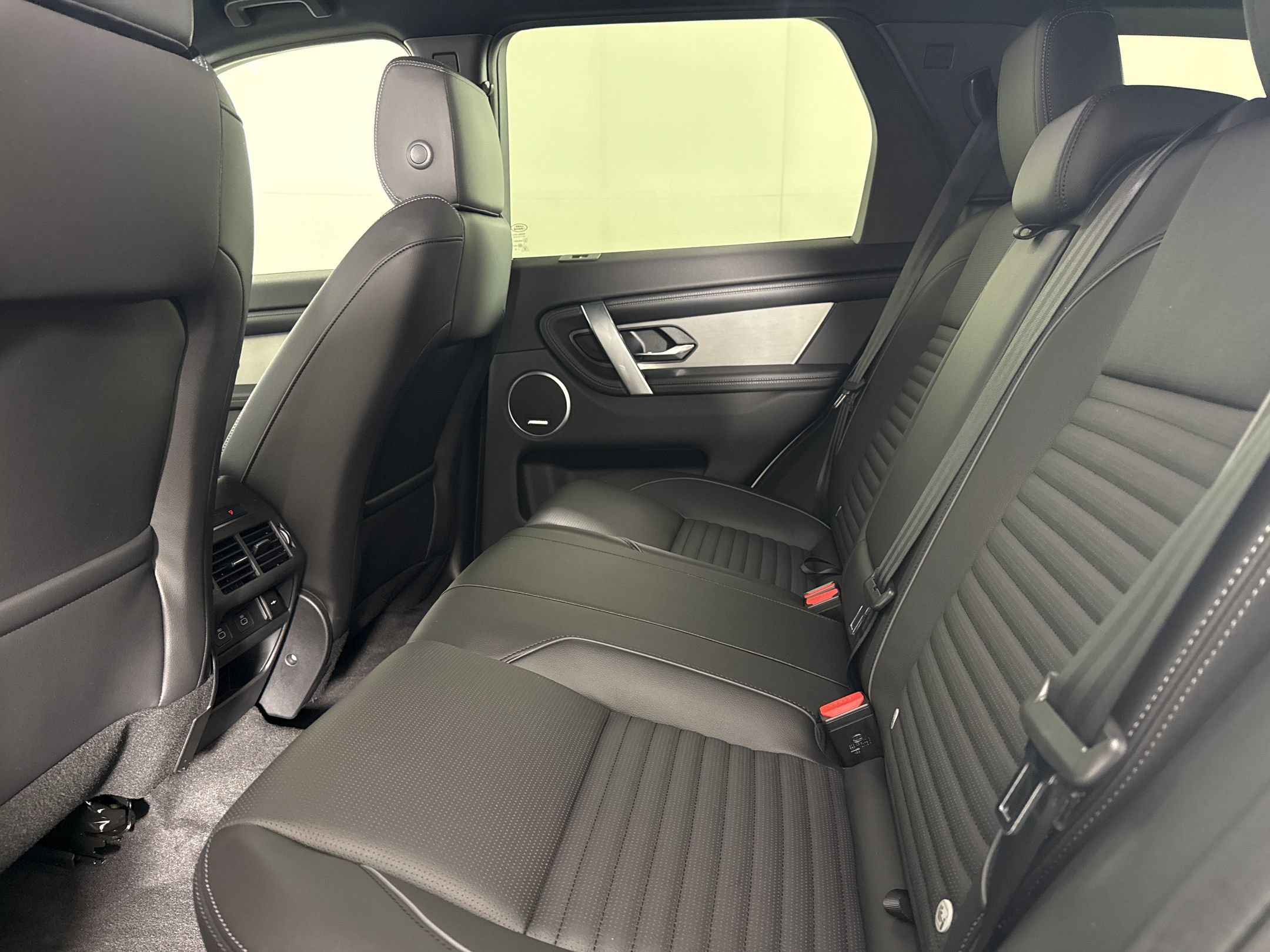 New 2026 Land Rover Discovery Sport Landmark AWD/4WD image 21