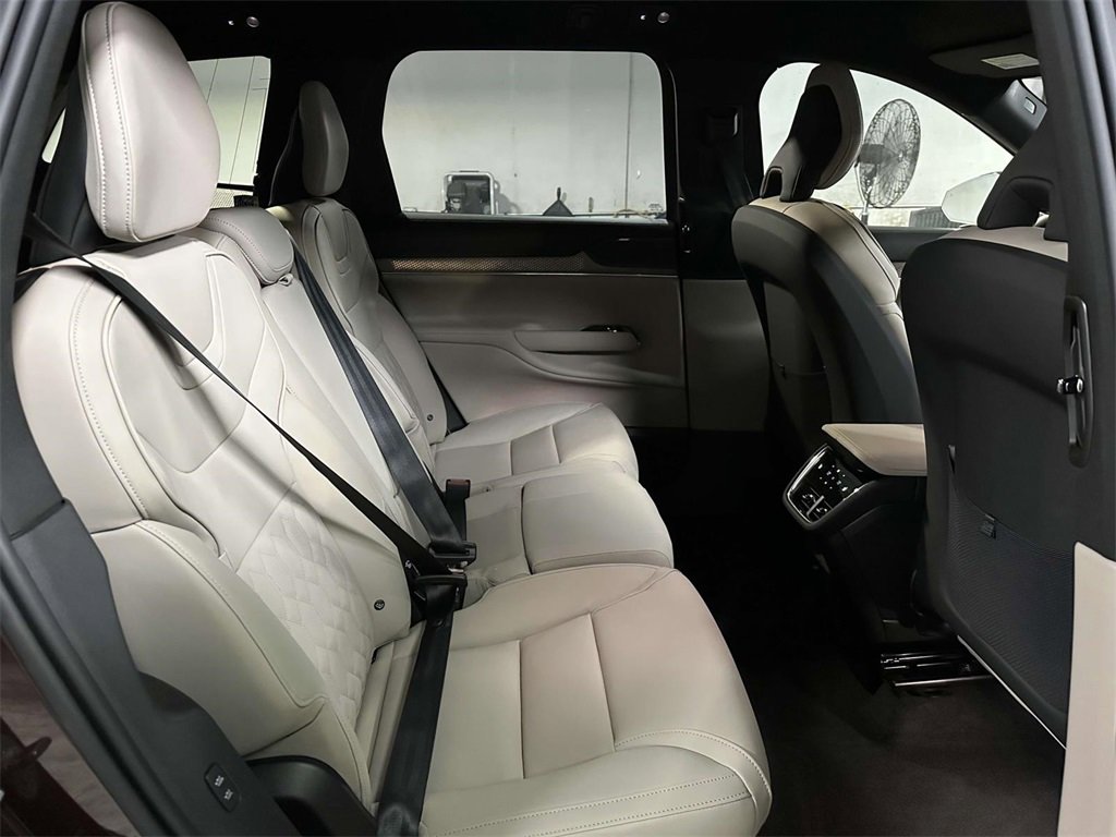 Used 2025 Volvo EX90 Plus image 16