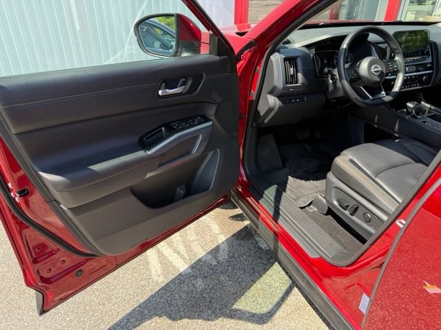 Certified 2025 Nissan Pathfinder SL AWD/4WD image 10