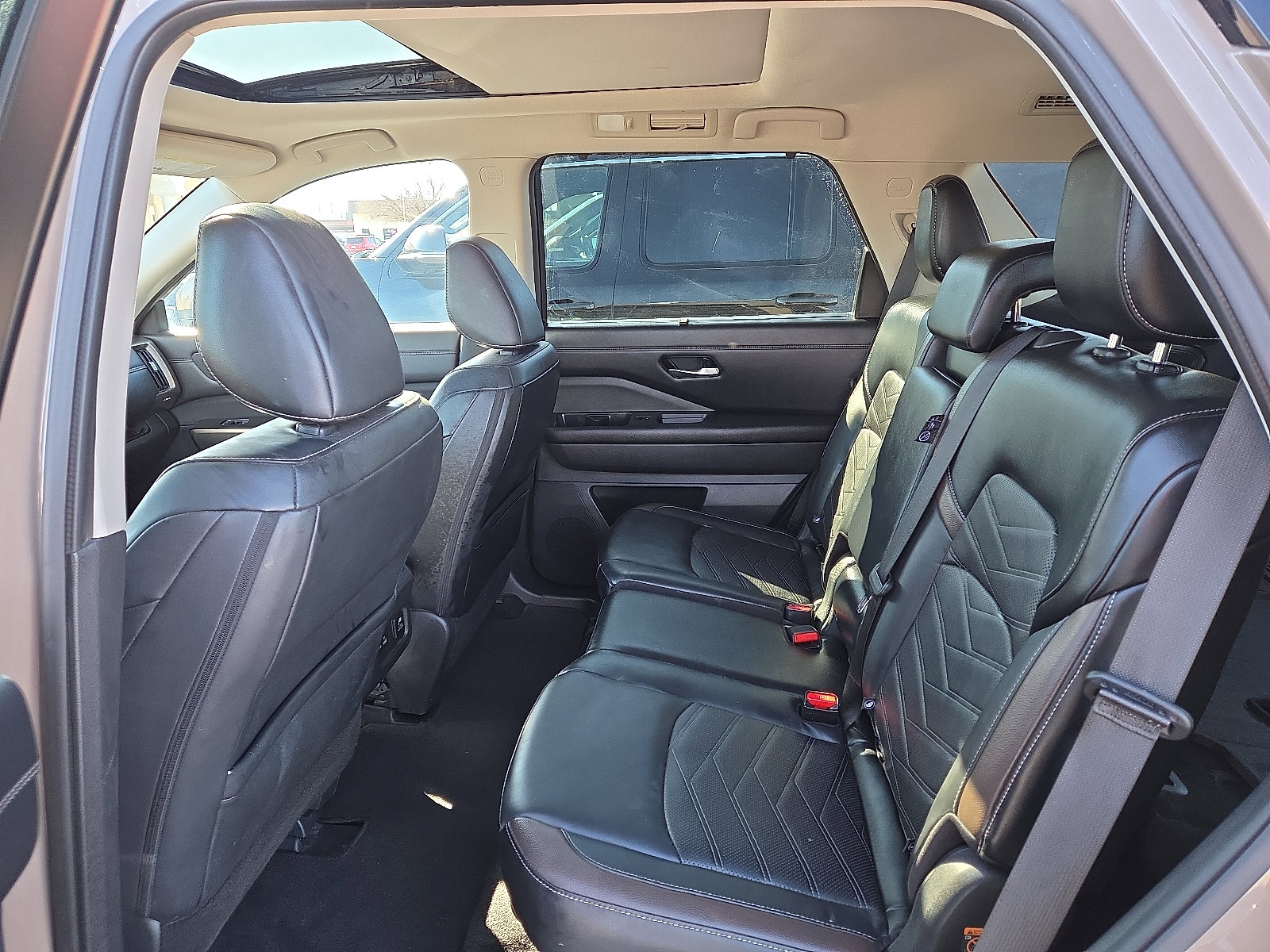 Used 2024 Nissan Pathfinder Platinum w/ Cargo Package image 9