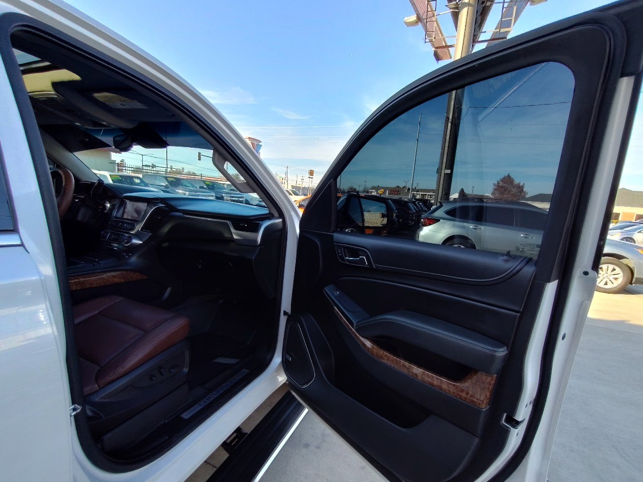 Used 2019 Chevrolet Suburban Premier w/ Premier Plus Edition image 44