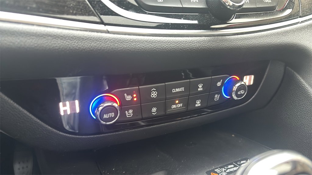 Used 2020 Buick Enclave Avenir w/ Avenir Technology Package image 29