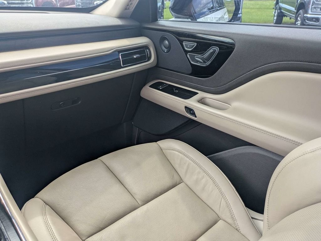 Used 2022 Lincoln Aviator Reserve w/ Equipment Group 201A RWD image 21