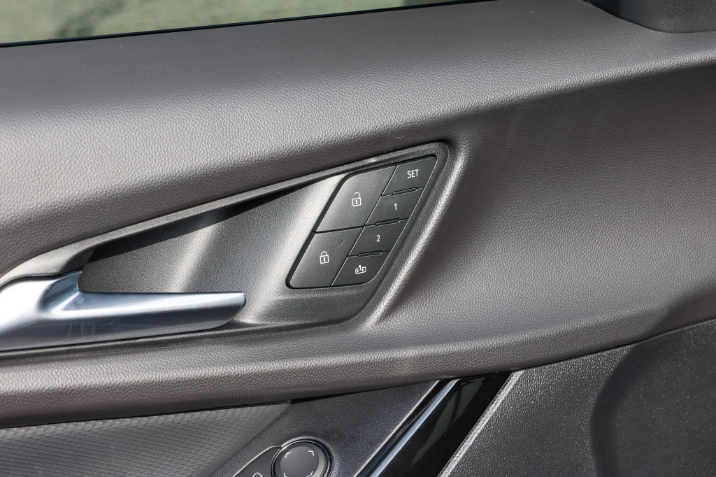 New 2027 Chevrolet Equinox RS w/ Convenience Package III FWD image 11