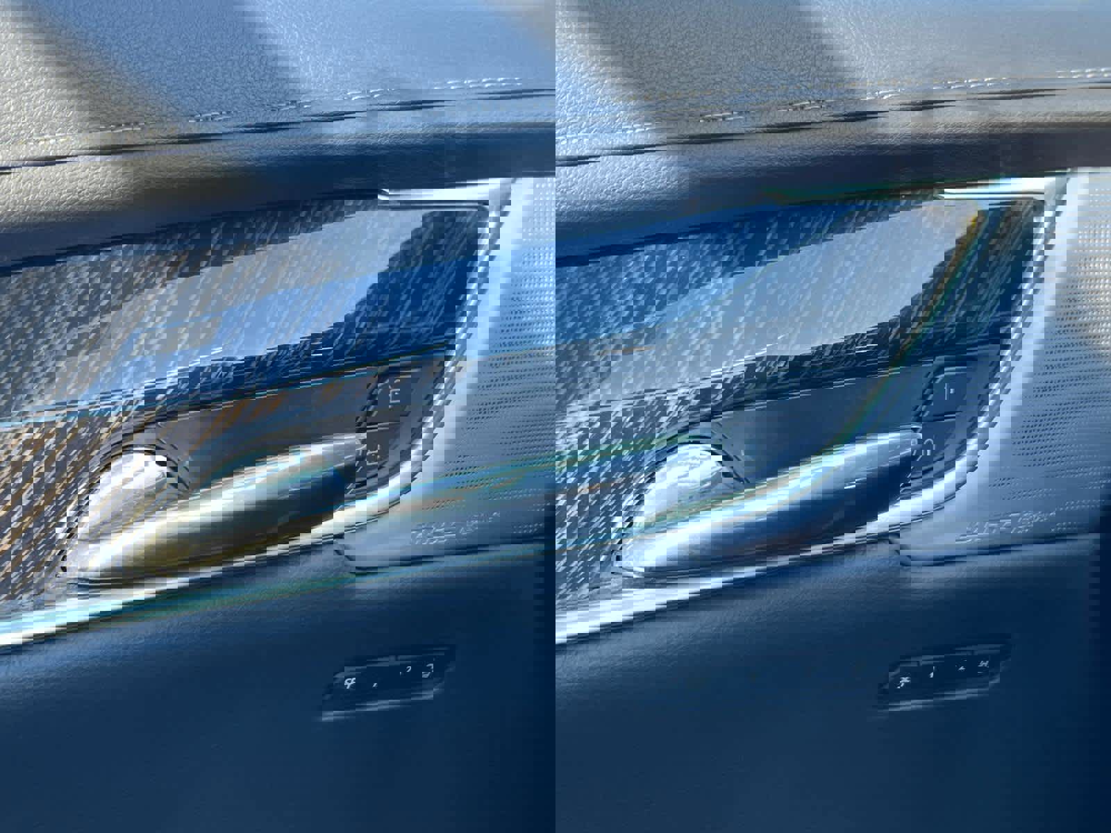 Certified 2025 Cadillac XT6 Premium Luxury image 22