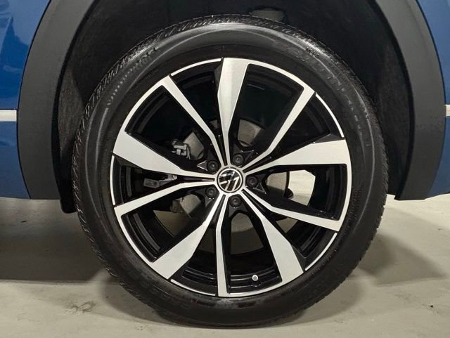 Used 2025 Volkswagen Atlas Cross Sport SEL Premium R-Line image 18