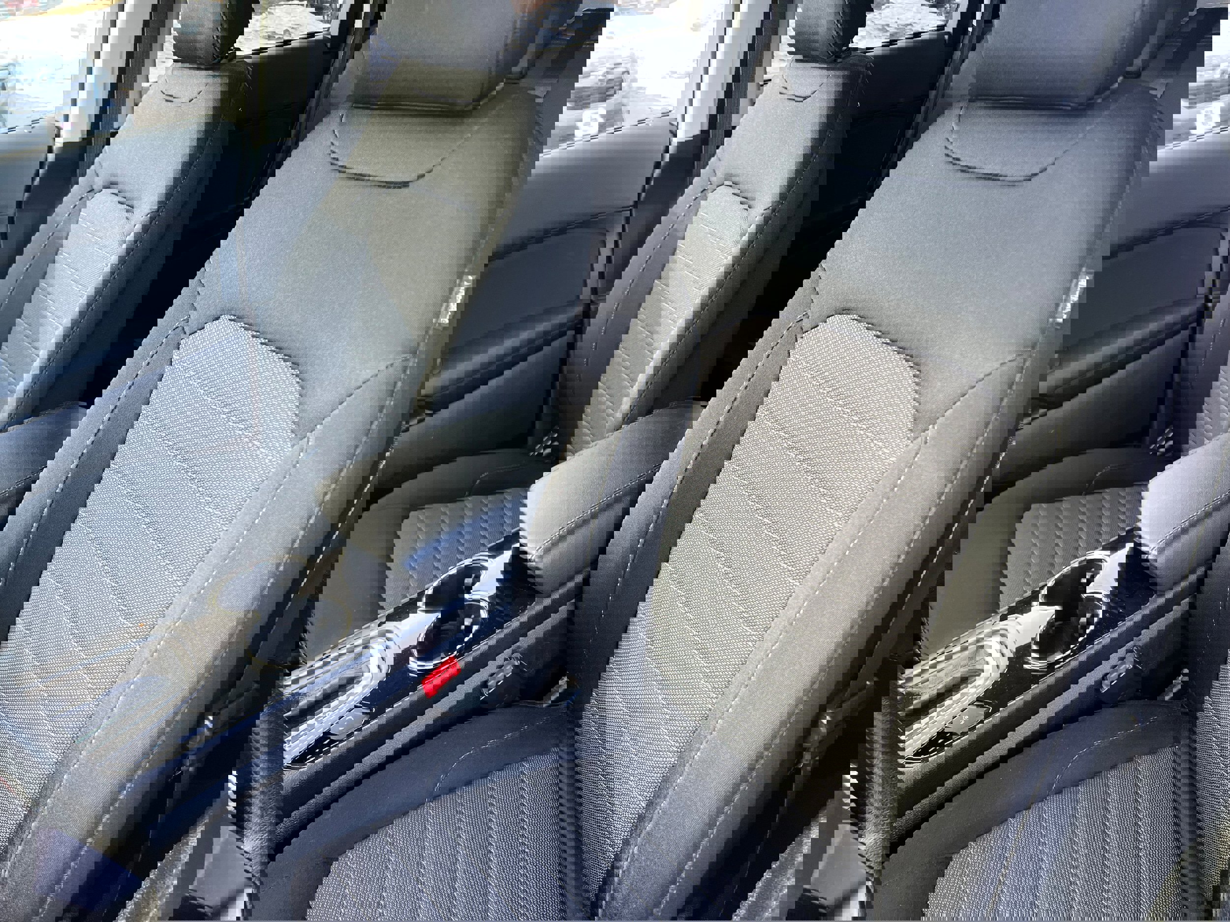 Used 2018 Ford Edge SE image 18