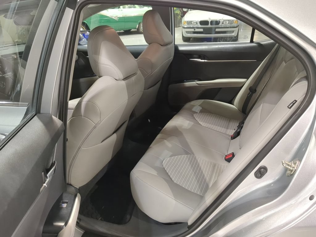 Used 2019 Toyota Camry SE FWD image 13