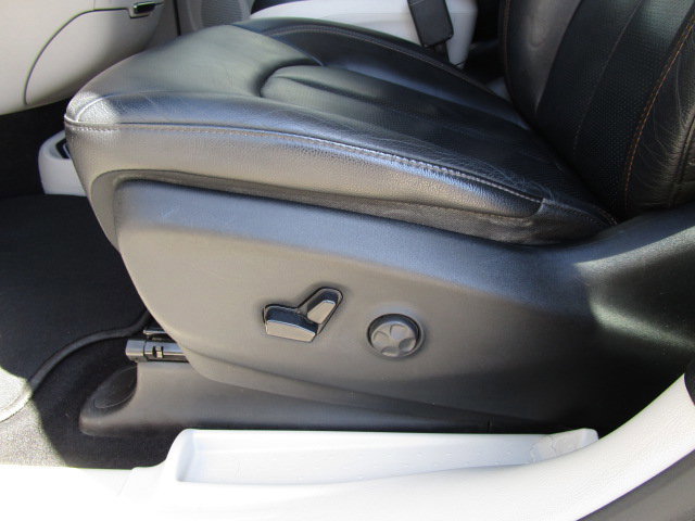 Used 2019 Chrysler Pacifica Touring-L Plus w/ Advanced Safetytec Group FWD image 17
