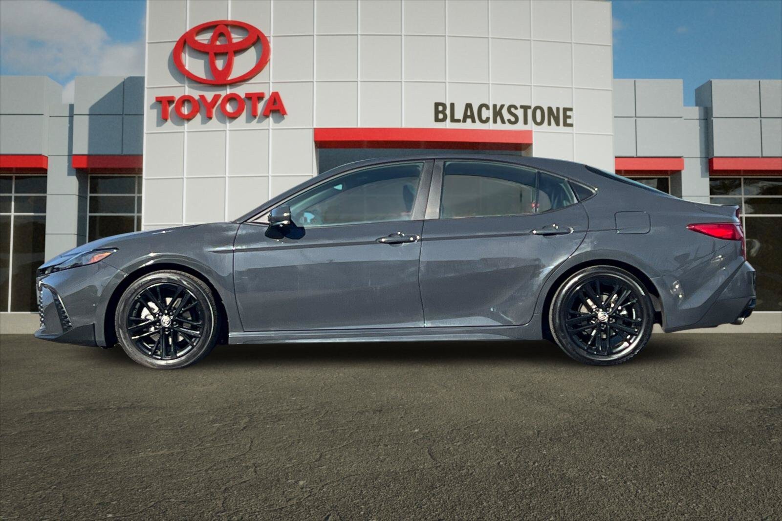 Used 2025 Toyota Camry SE FWD image 6
