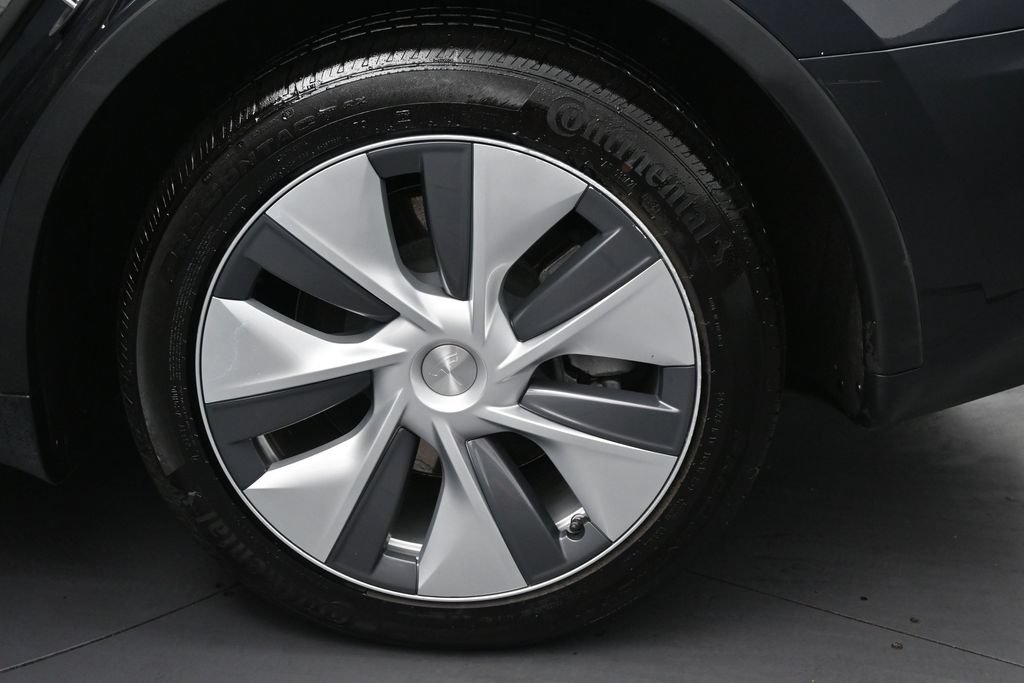 Used 2024 Tesla Model Y Long Range AWD/4WD image 31