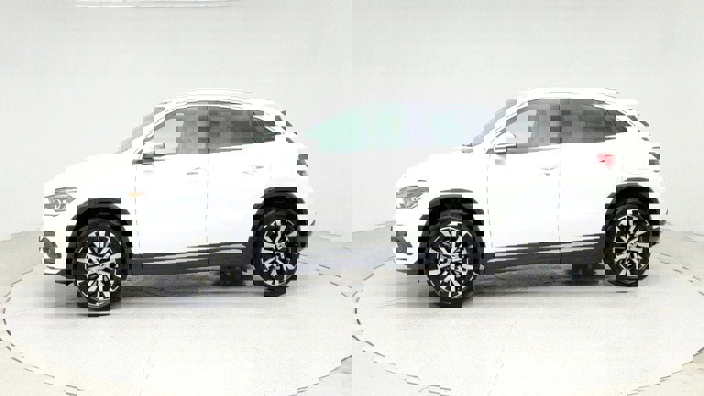 Used 2023 Mercedes-Benz GLA 250 w/ Premium Package image 8