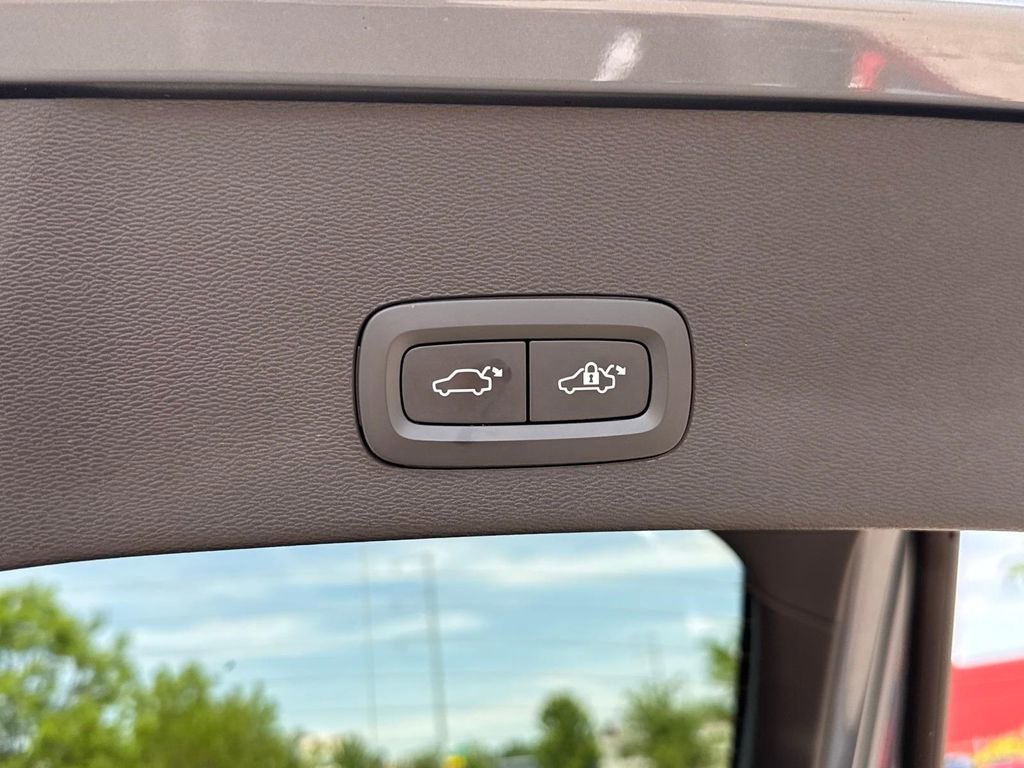 Certified 2023 Volvo C40 P8 Recharge Ultimate AWD/4WD image 6