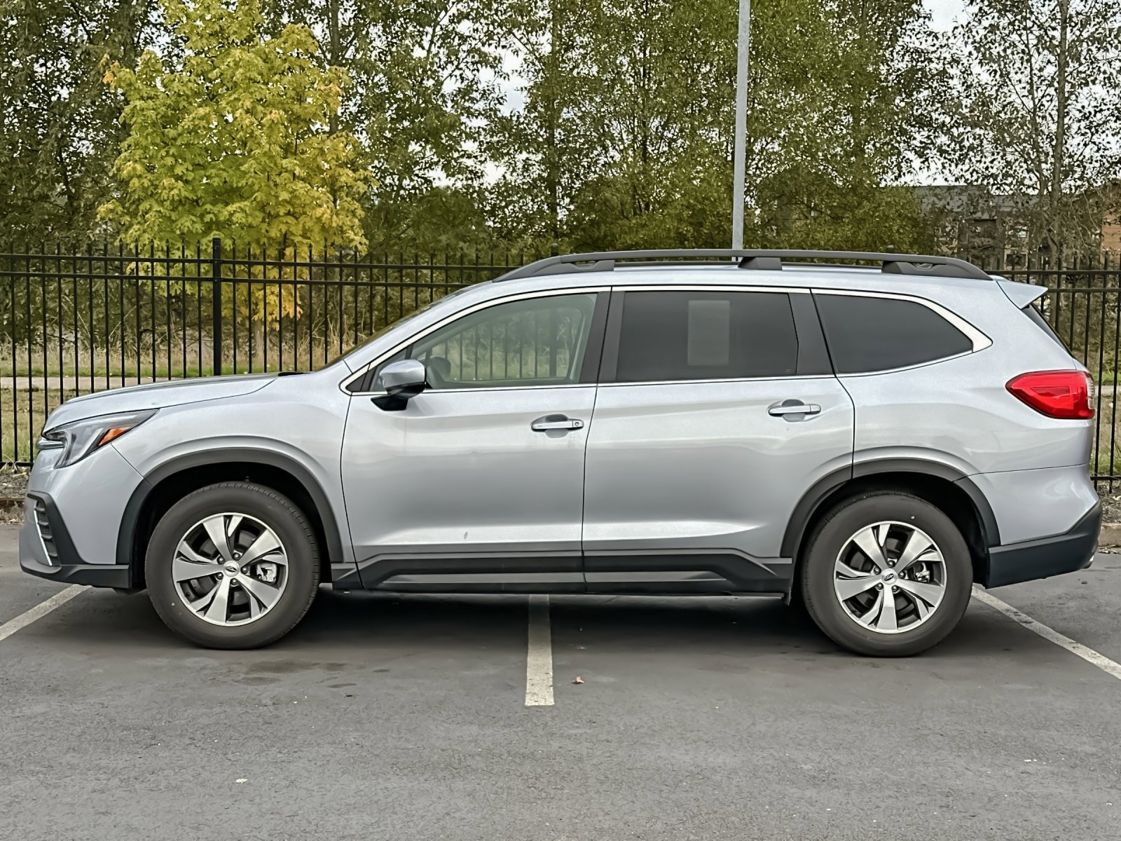 Used 2024 Subaru Ascent Premium w/ Convenience Package image 7