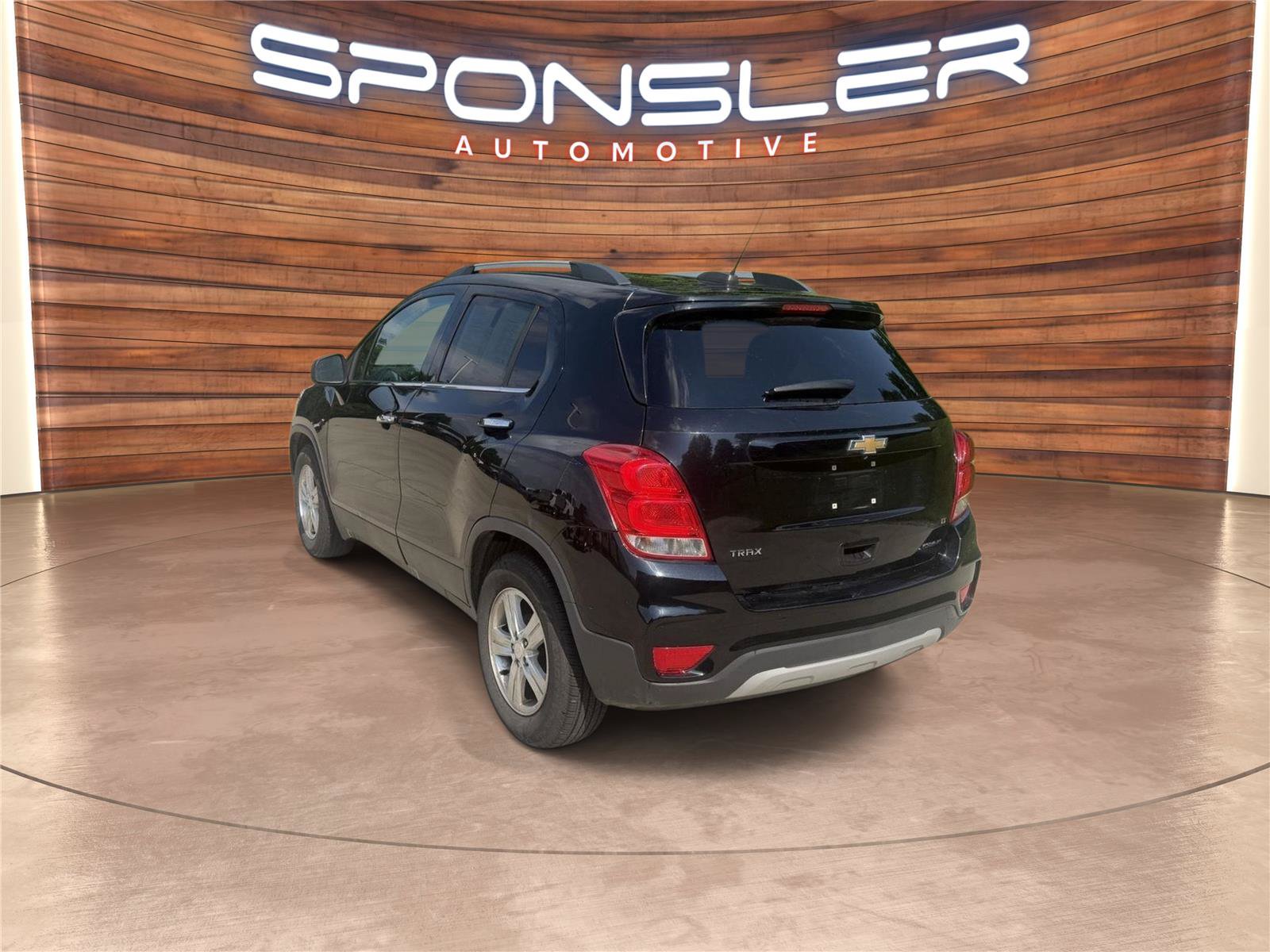 Used 2018 Chevrolet Trax LT w/ LT Convenience Package FWD image 3