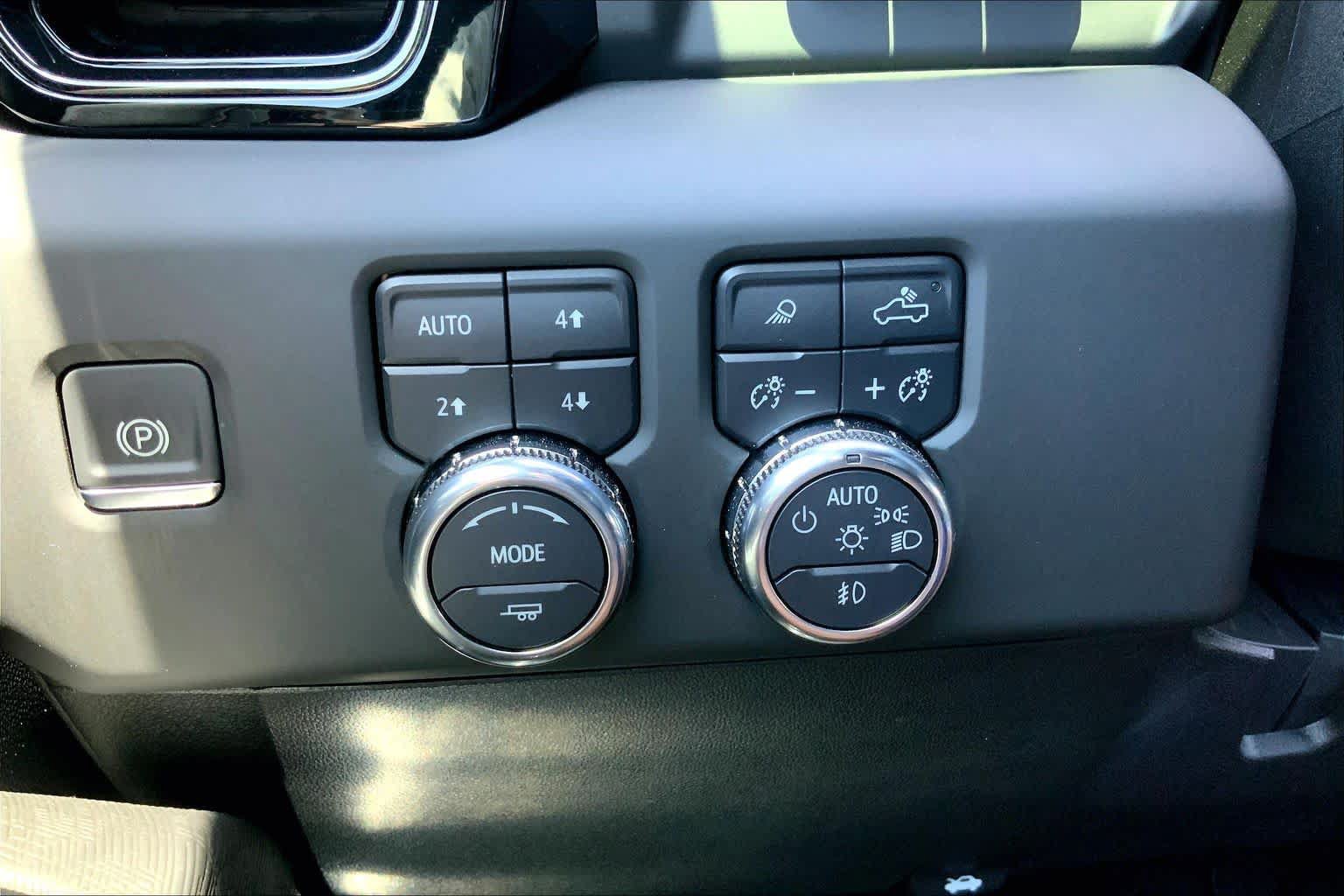 Used 2025 GMC Sierra 2500 AT4X AWD/4WD image 29