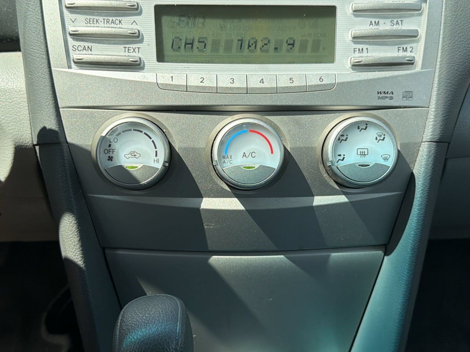 Used 2011 Toyota Camry LE FWD image 17