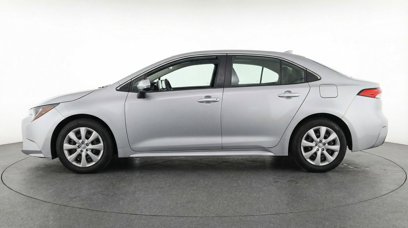 Used 2025 Toyota Corolla LE image 5