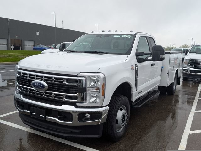 New 2026 Ford F350 XL w/ XL Chrome Package AWD/4WD image 3