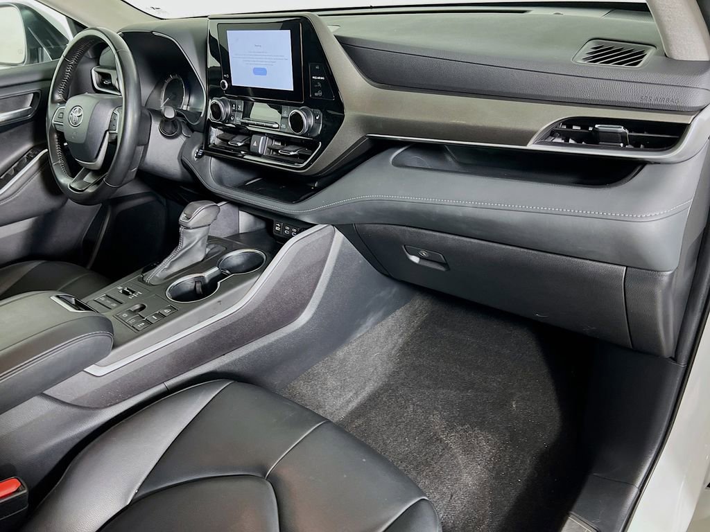 Used 2023 Toyota Highlander XLE AWD/4WD image 30