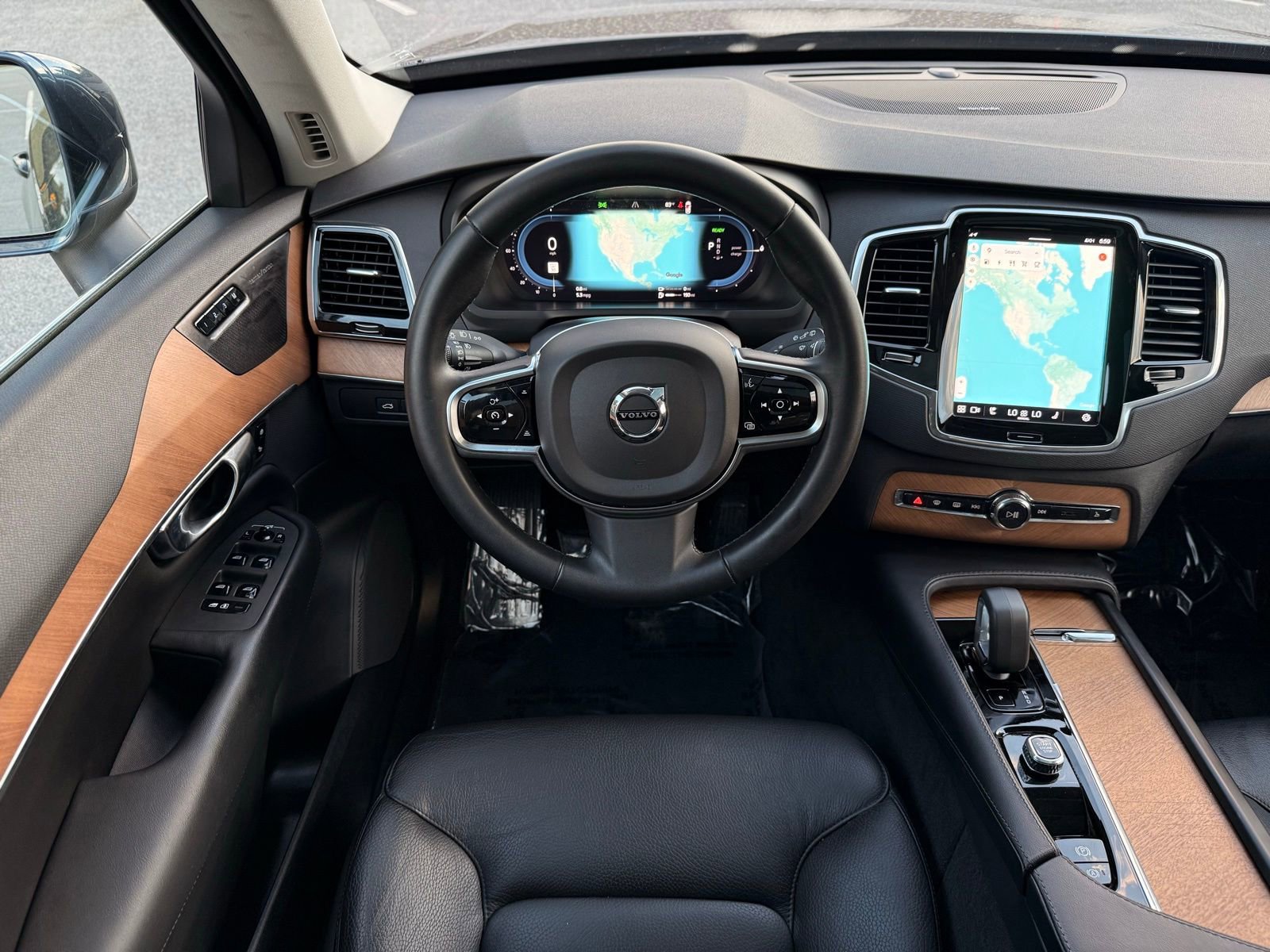 Used 2023 Volvo XC90 T8 Plus image 28