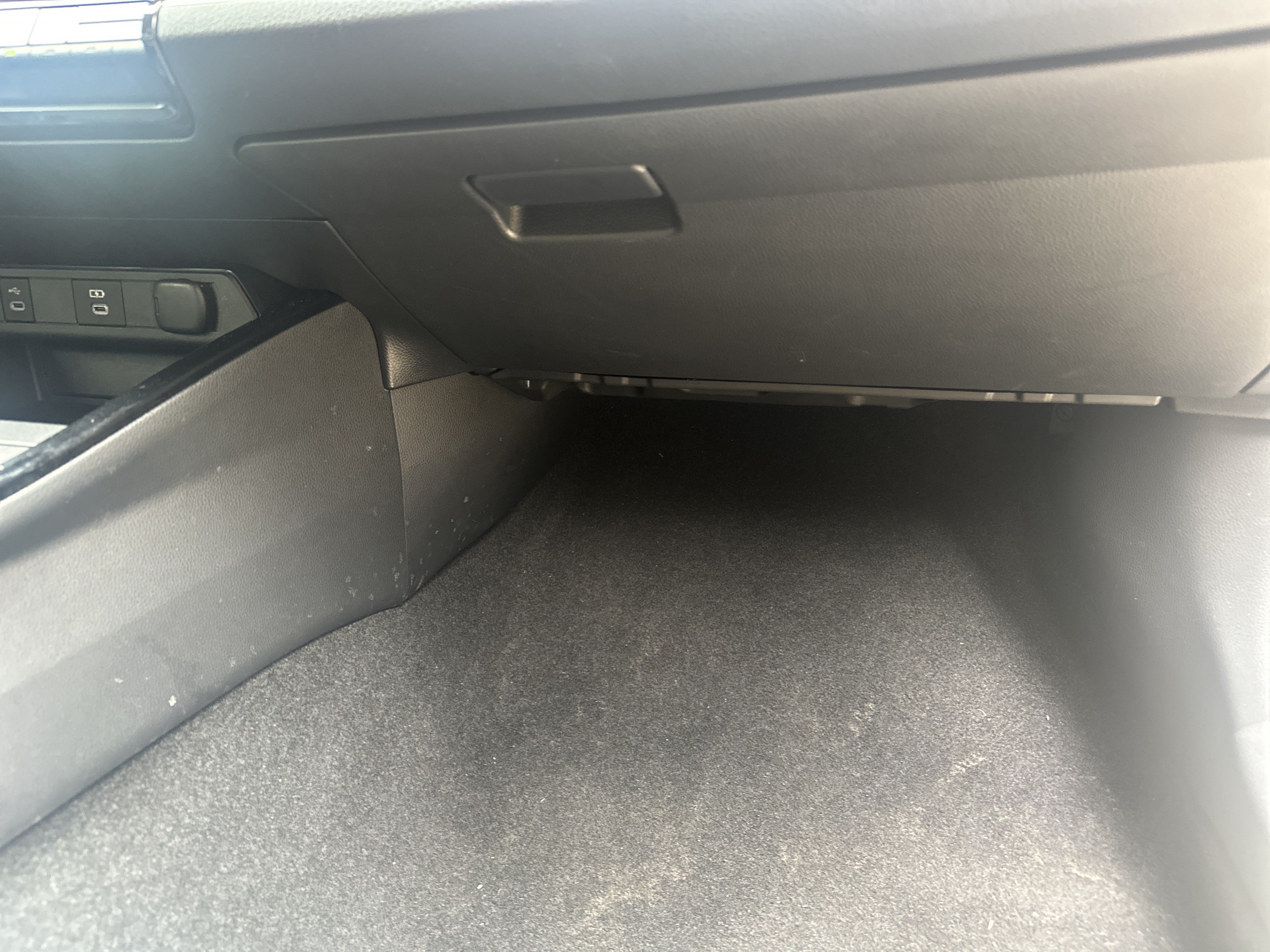 Used 2025 Toyota Prius LE FWD image 24